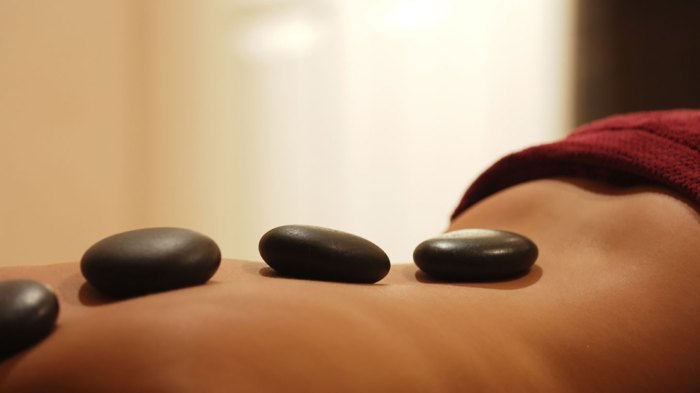 Hot massage stone stones course osteopaths therapy training reflexology services aaby pregnancy body